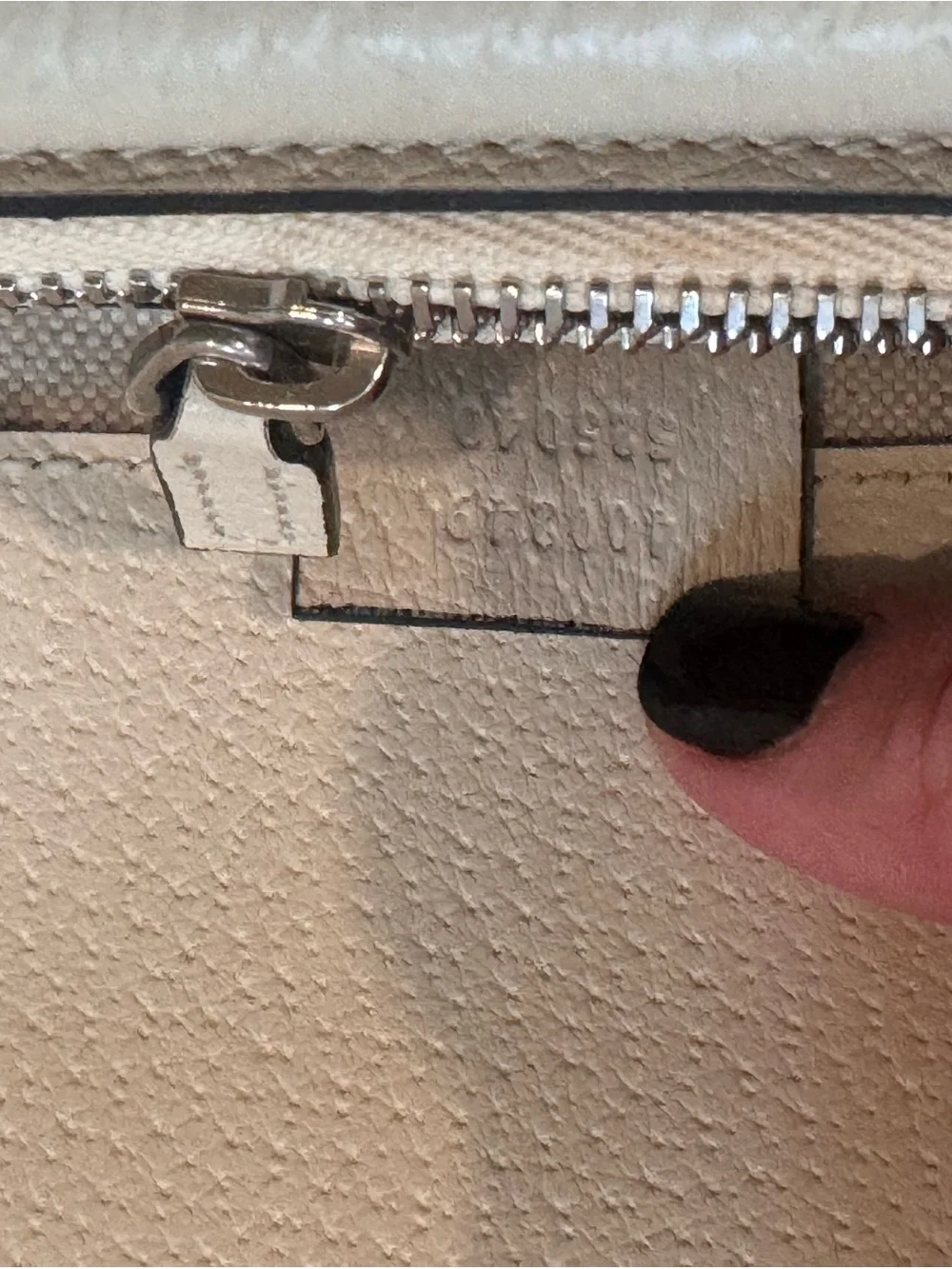 Gucci Dionysus Medium Leather Cream Shoulder Bag with Silver Detail - Picture 6 of 10